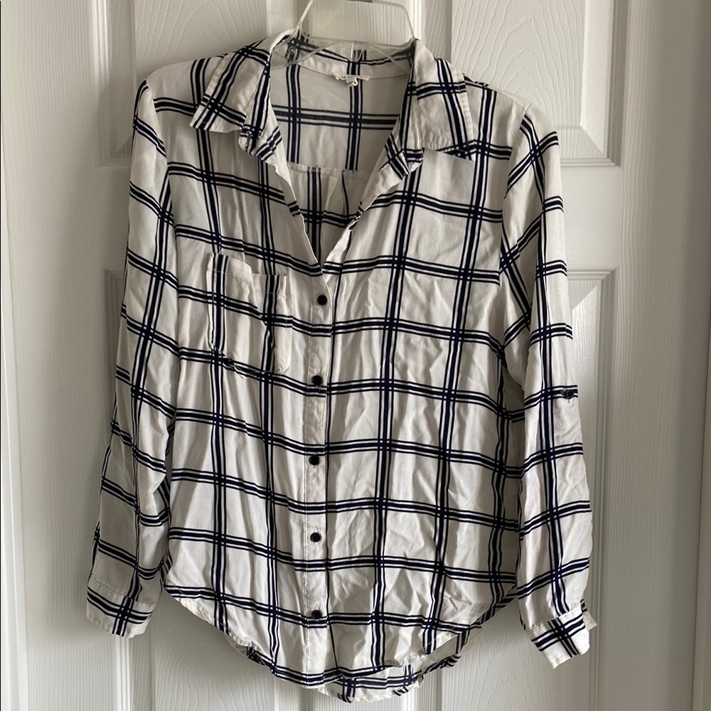 En Creme White and Navy 3/4 Sleeve Button Down Shirt